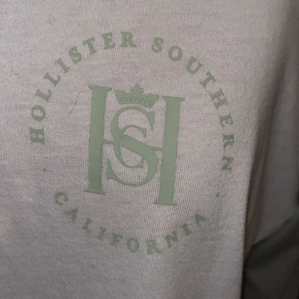 Hollister  Cropped Hoodie  color block Sage/ Cream  NWOT  Pull over  CUTE Size S